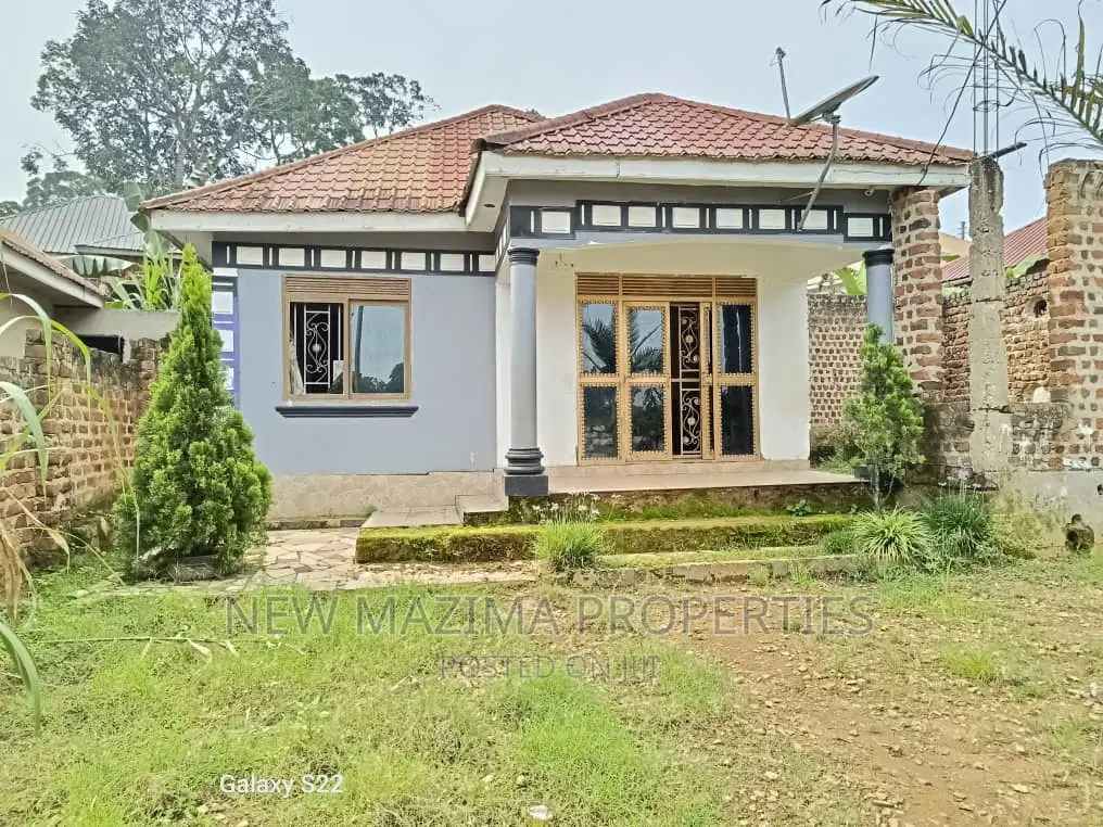 2bdrm House in Buloba, Division A for sale in Division A