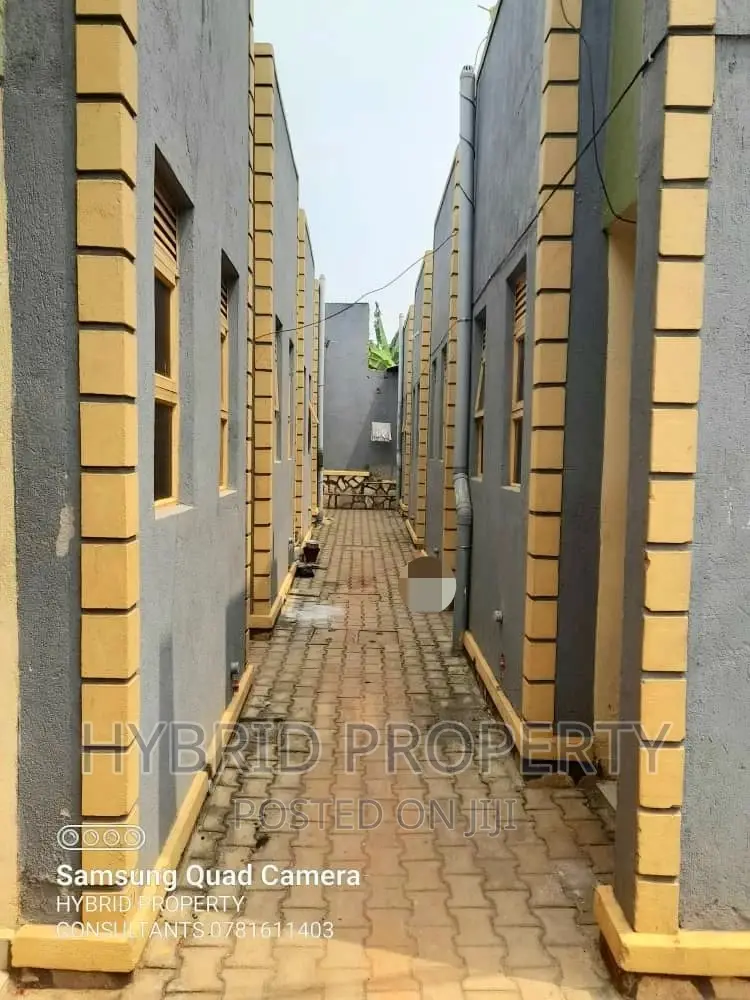 9bdrm Apartment in Nansana Along for sale in Wakiso / Wakiso