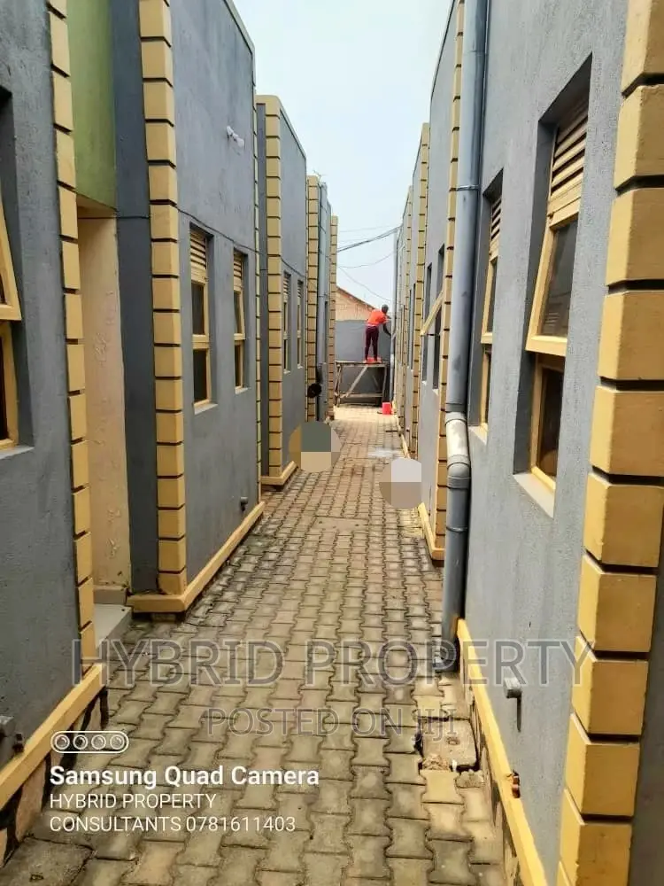 9bdrm Apartment in Nansana Along for sale in Wakiso / Wakiso