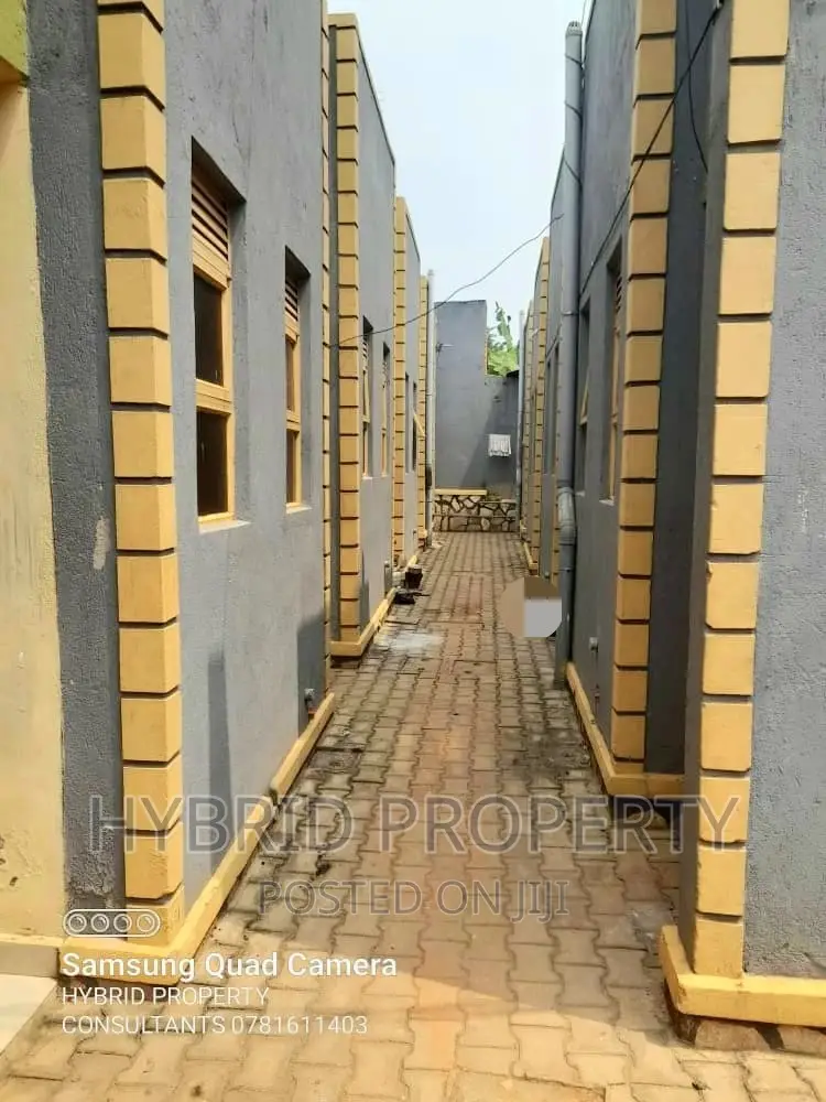 9bdrm Apartment in Nansana Along for sale in Wakiso / Wakiso