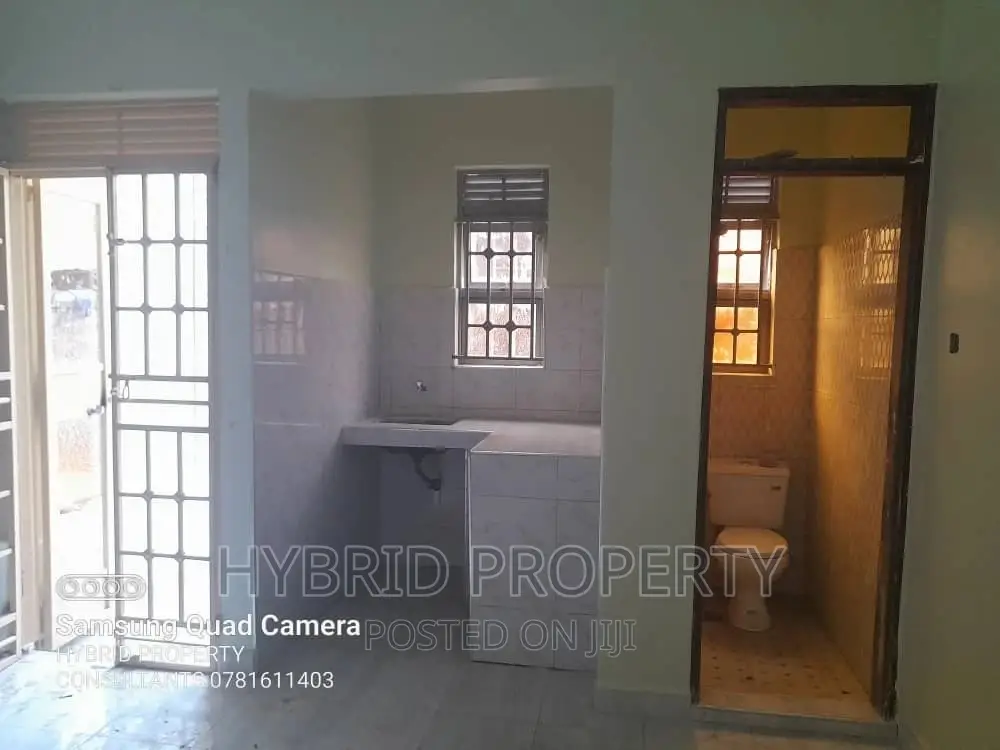 9bdrm Apartment in Nansana Along for sale in Wakiso / Wakiso