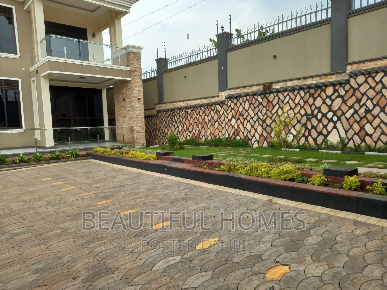 Furnished 6bdrm Duplex in Kira for sale in Kira