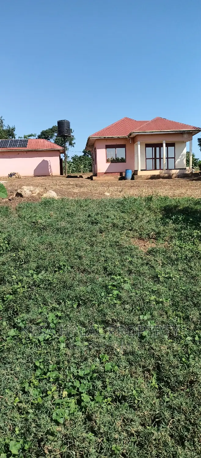 Good 100 Acre at Buyikwe Just 35m Good View Touching Lake in Ntenjeru / Mukono