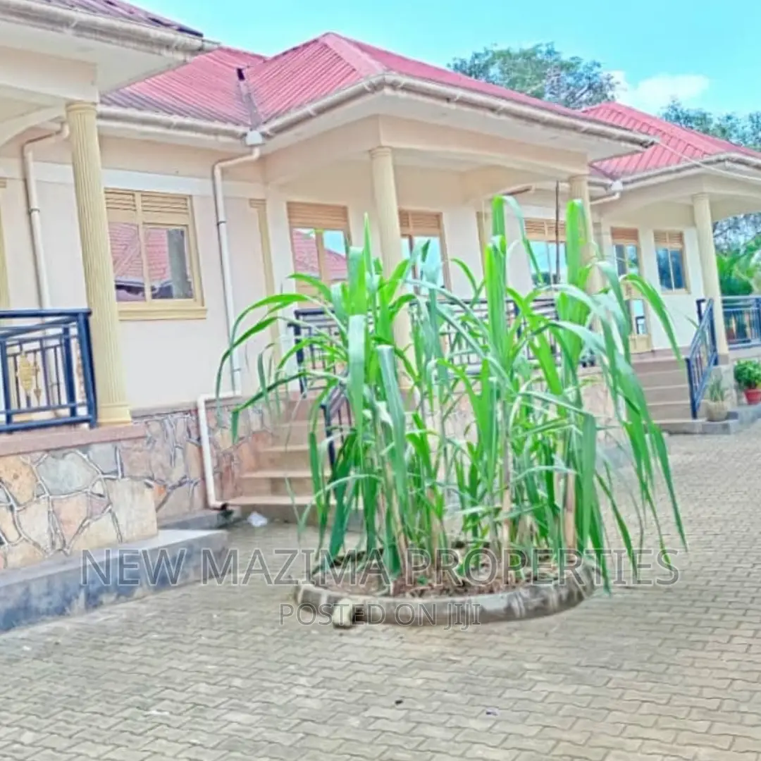 8bdrm House in Kyengera Nsangi, Division A for sale in Division A