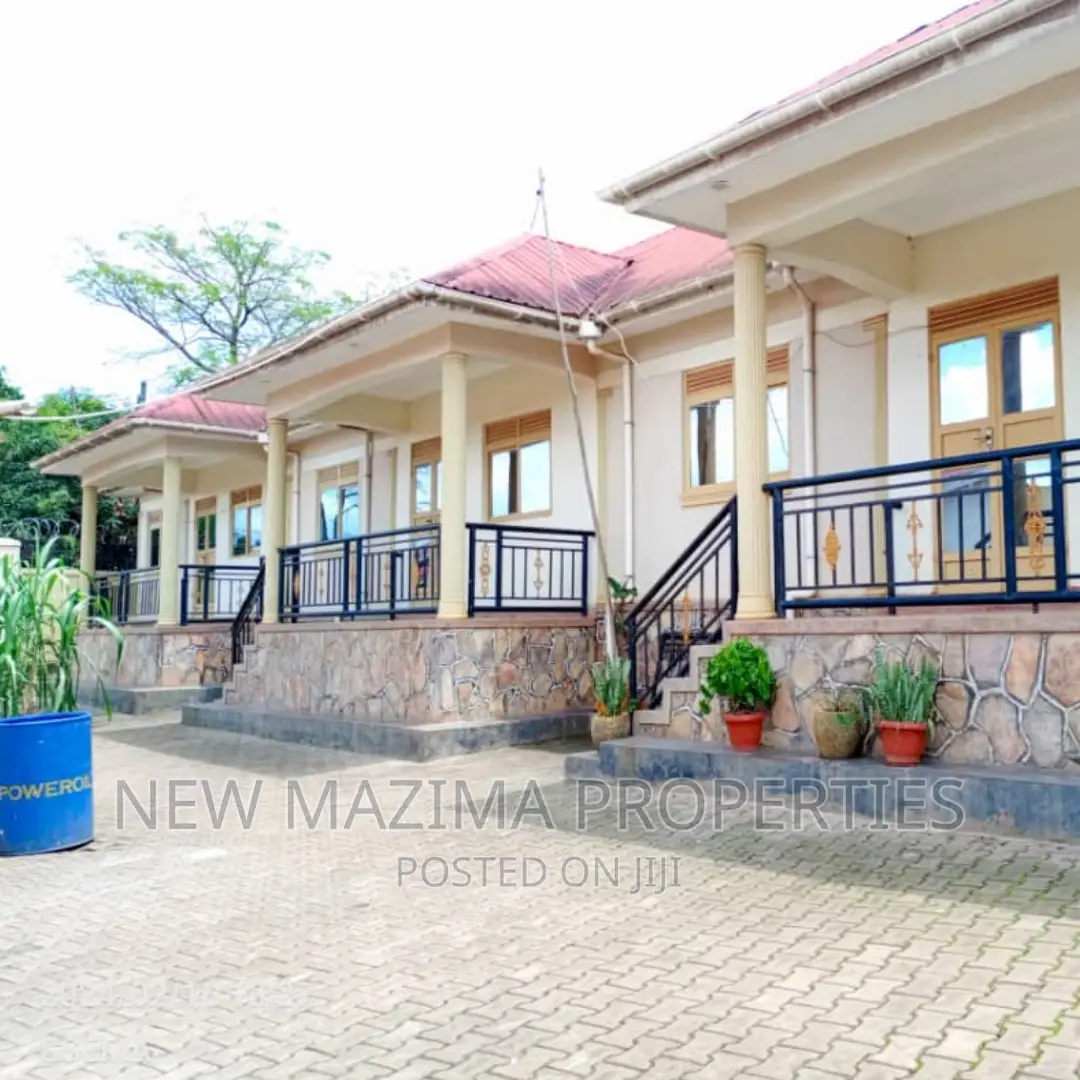 8bdrm House in Kyengera Nsangi, Division A for sale in Division A