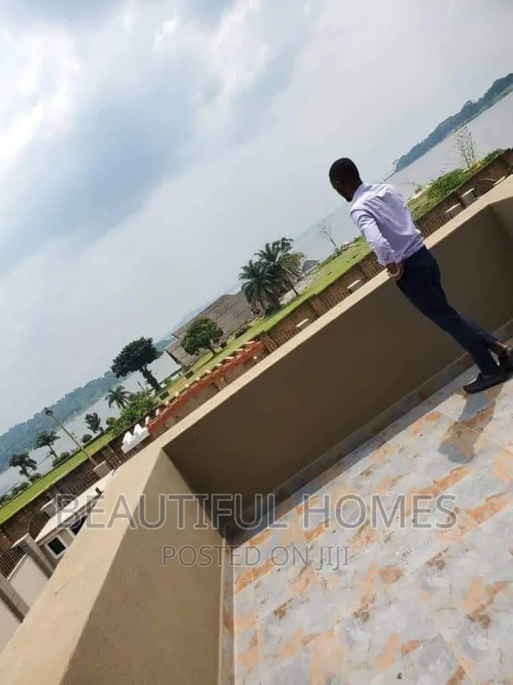 Furnished 6bdrm Mansion in Munyonyo Lake View, Makindye for sale in Makindye