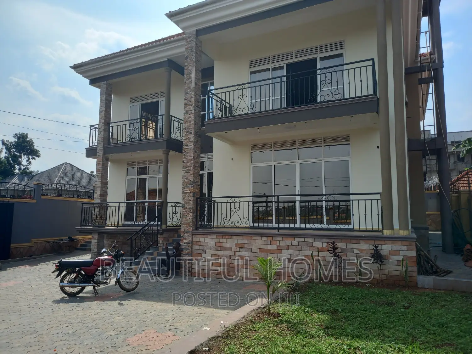 Furnished 5bdrm Duplex in Kira for sale in Kira