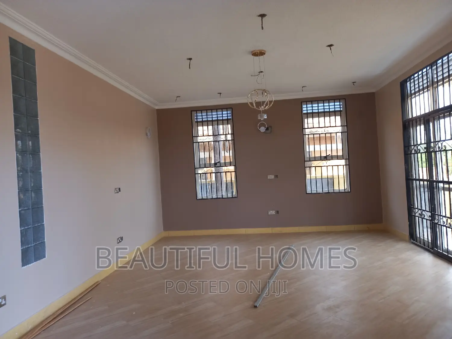 Furnished 5bdrm Duplex in Kira for sale in Kira