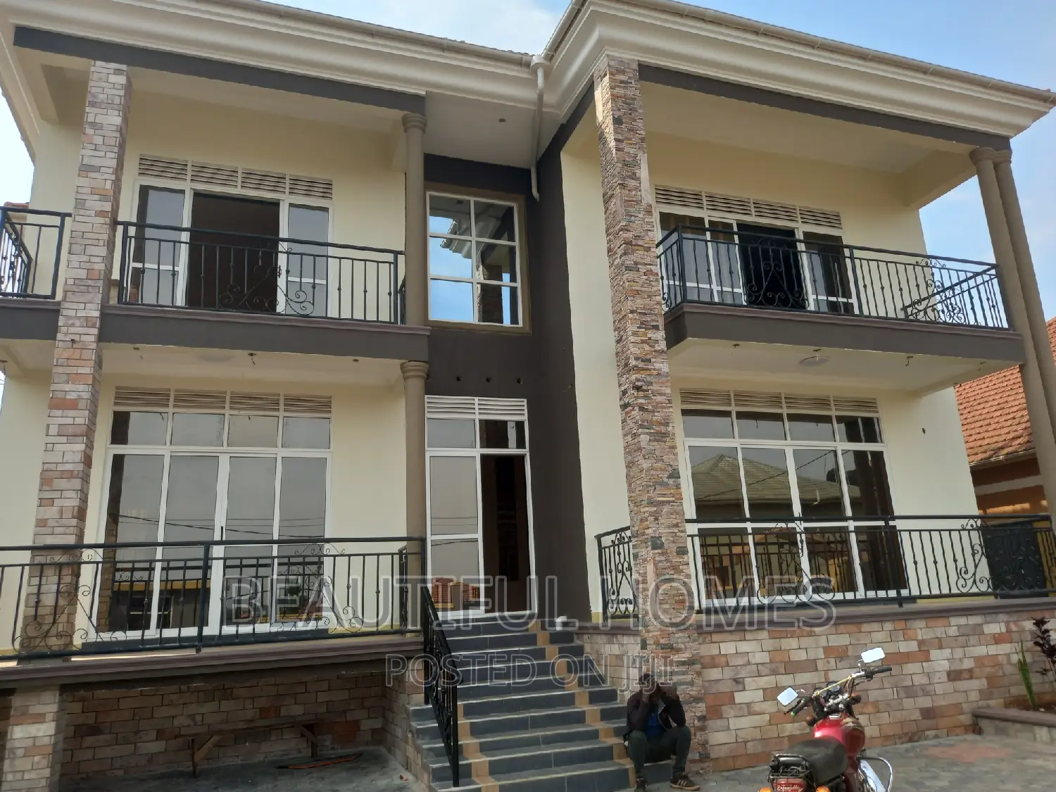 Furnished 5bdrm Duplex in Kira for sale in Kira