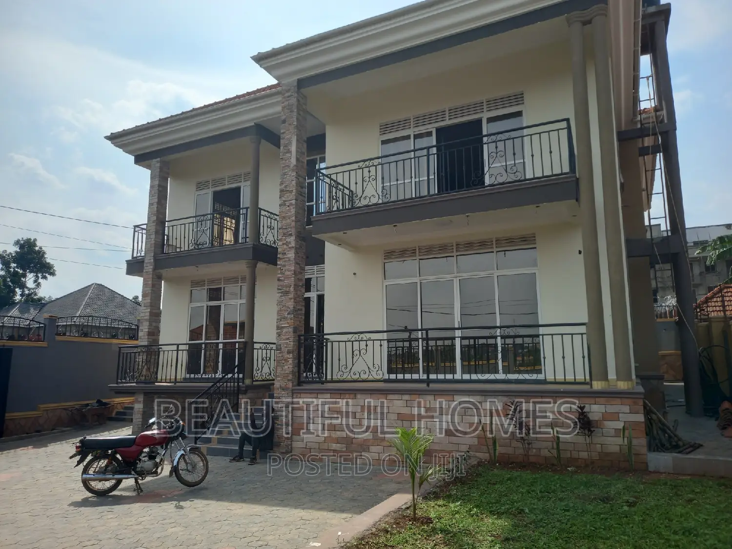 Furnished 5bdrm Duplex in Kira for sale in Kira