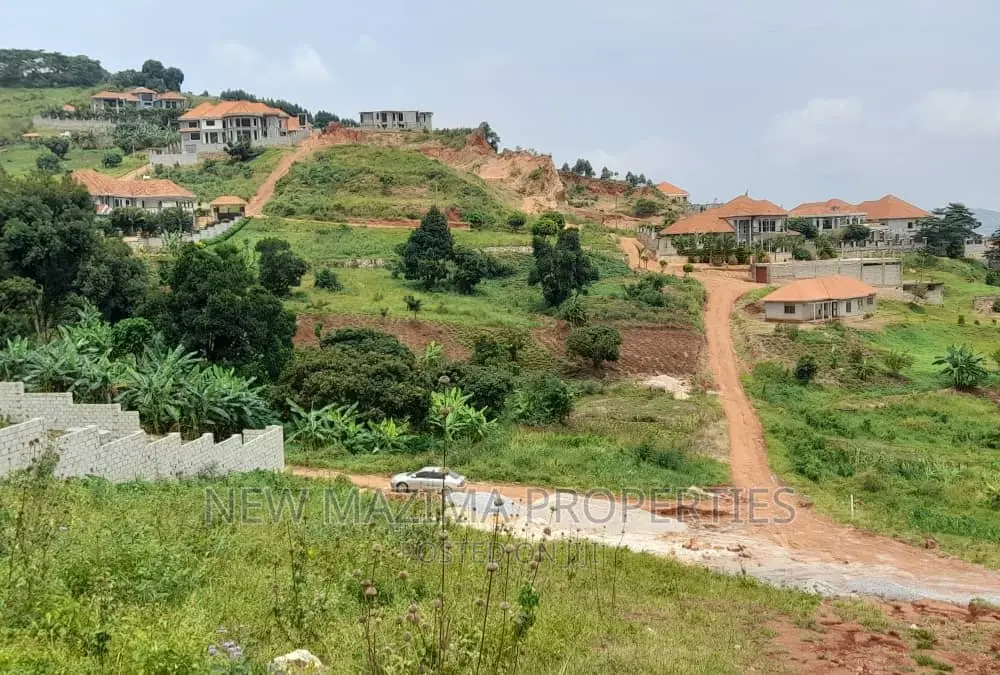 Bwebajja Dundu Prime Plots on Quicksale With Clear Lake View in Division A