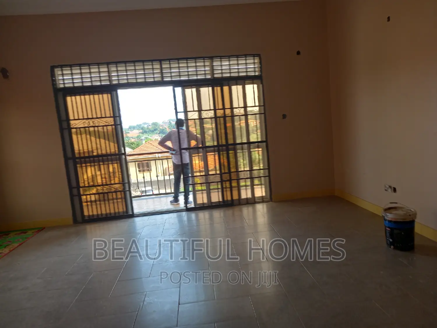 Furnished 5bdrm House in Kira All Tarmack for sale in Kira