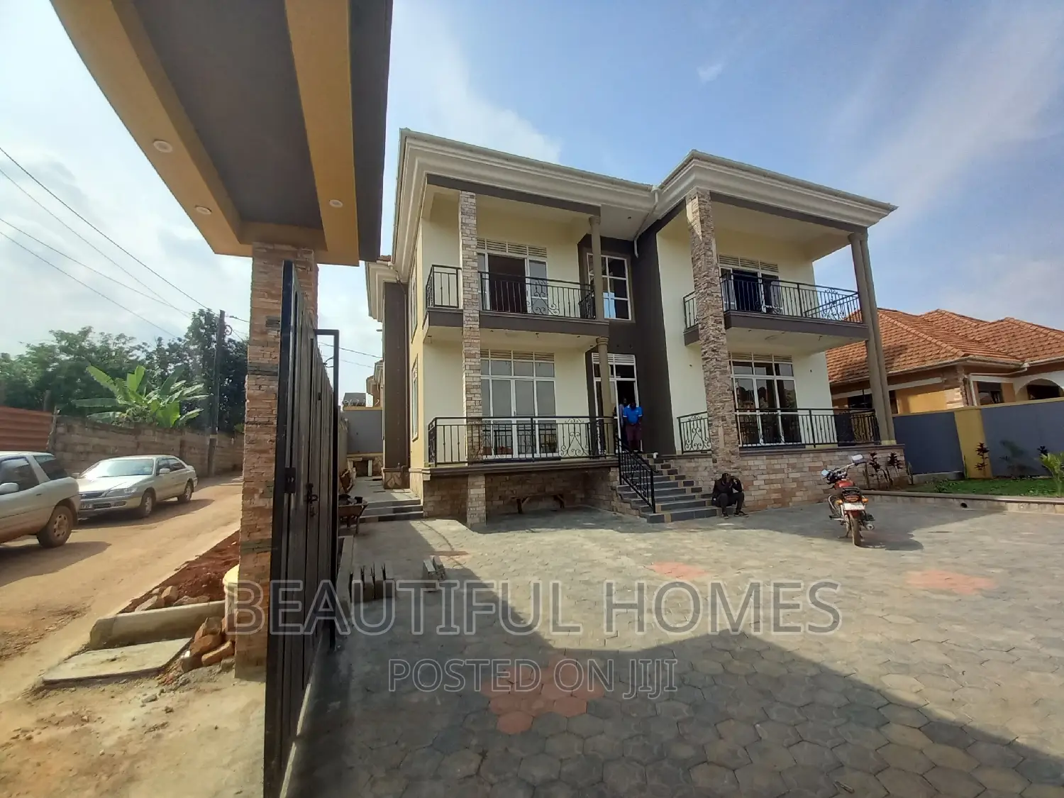 Furnished 5bdrm Duplex in Kira Posh for sale in Kira