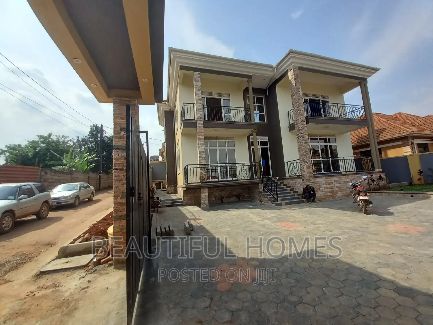 Furnished 5bdrm Duplex in Kira Posh for sale in Kira