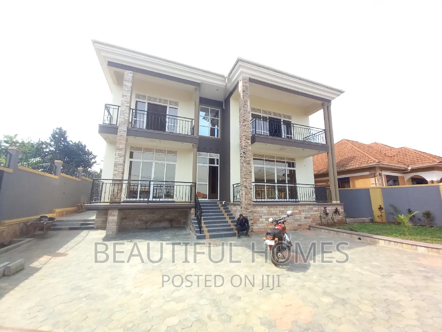 Furnished 5bdrm Duplex in Kira Posh for sale in Kira