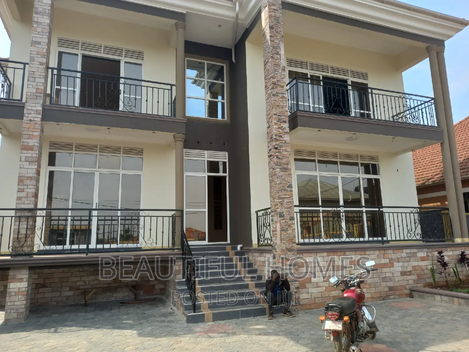 Furnished 5bdrm Duplex in Kira Posh for sale in Kira