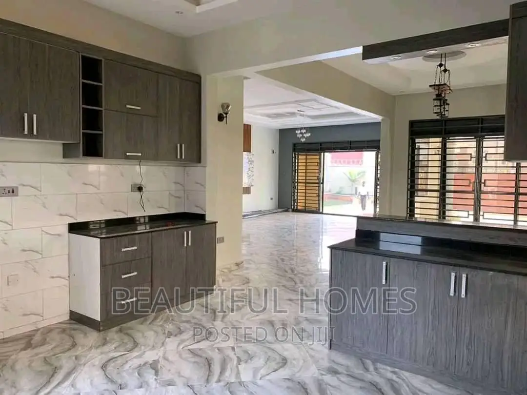 Furnished 5bdrm House in Bwebajja Entebbe, Central Division for sale in Central Division