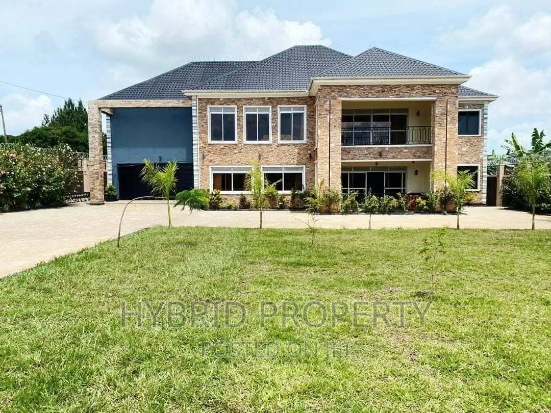 Furnished 5bdrm Mansion in Bweya~Kajjansi Along, Ssisa for sale in Ssisa
