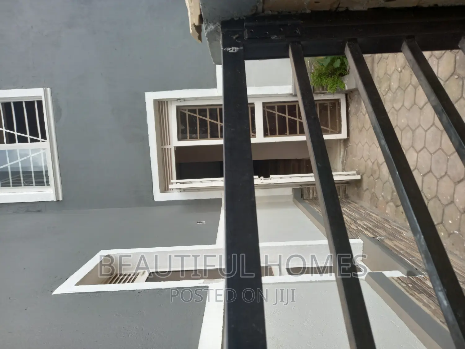 Furnished 4bdrm Duplex in Kira All Tarmack for sale in Kira
