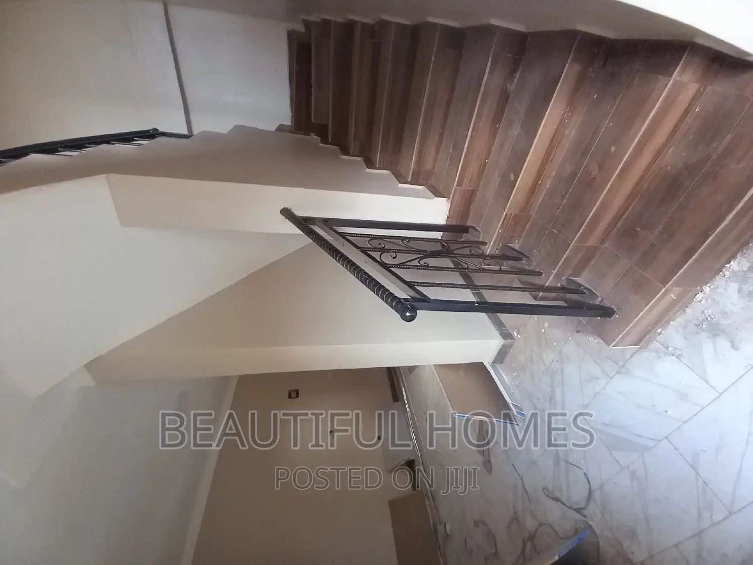 Furnished 4bdrm Duplex in Kira All Tarmack for sale in Kira