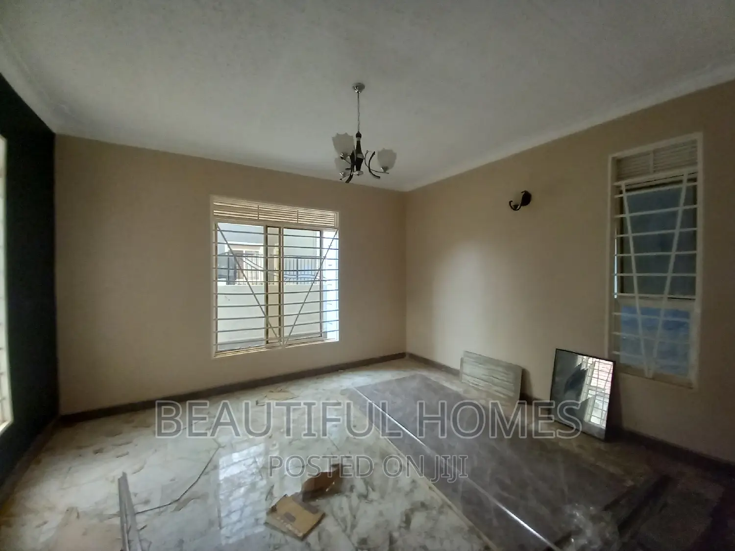 Furnished 4bdrm Duplex in Kira All Tarmack for sale in Kira