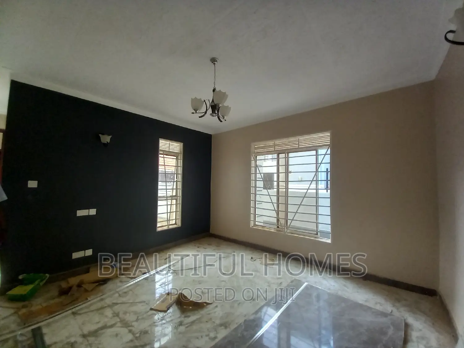 Furnished 4bdrm Duplex in Kira All Tarmack for sale in Kira