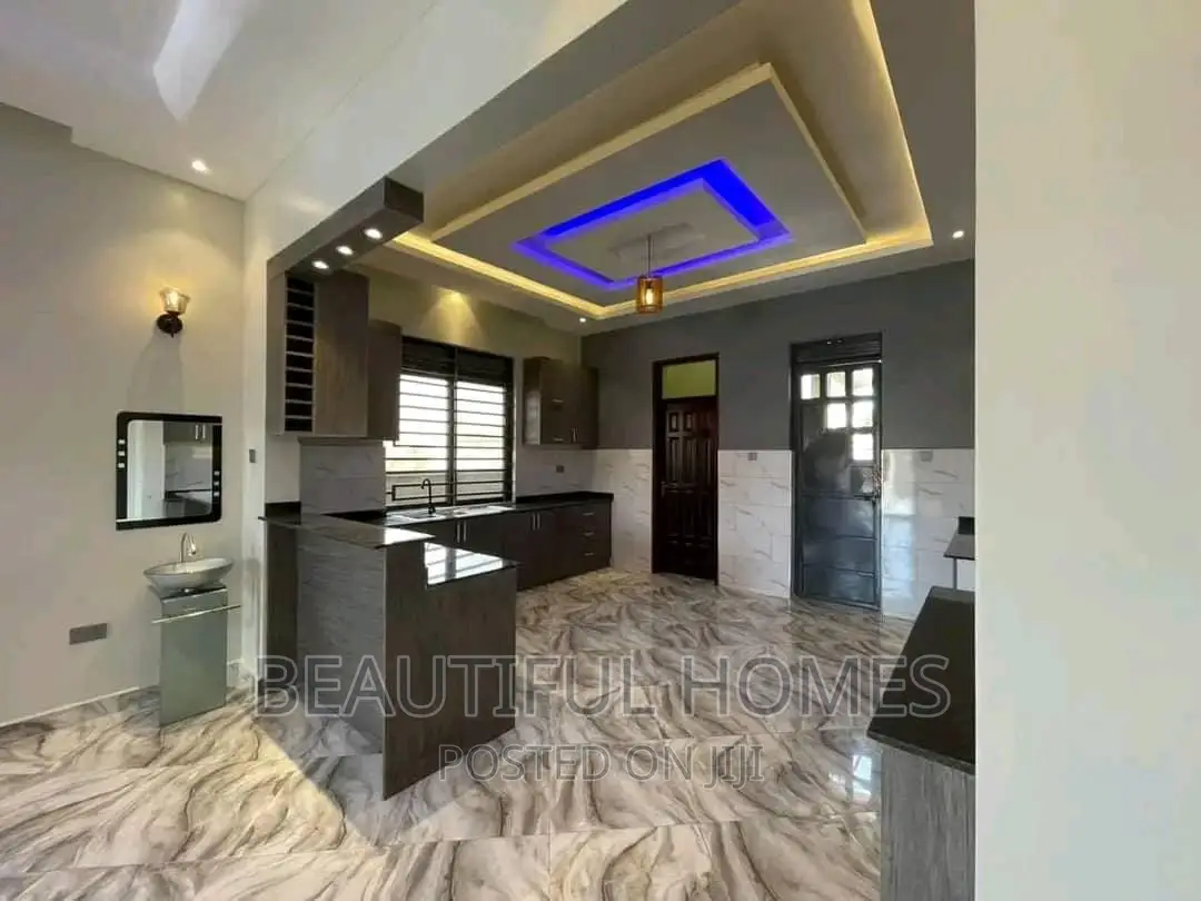 Furnished 5bdrm Bungalow in Bwebajja Entebbe, Central Division in Central Division