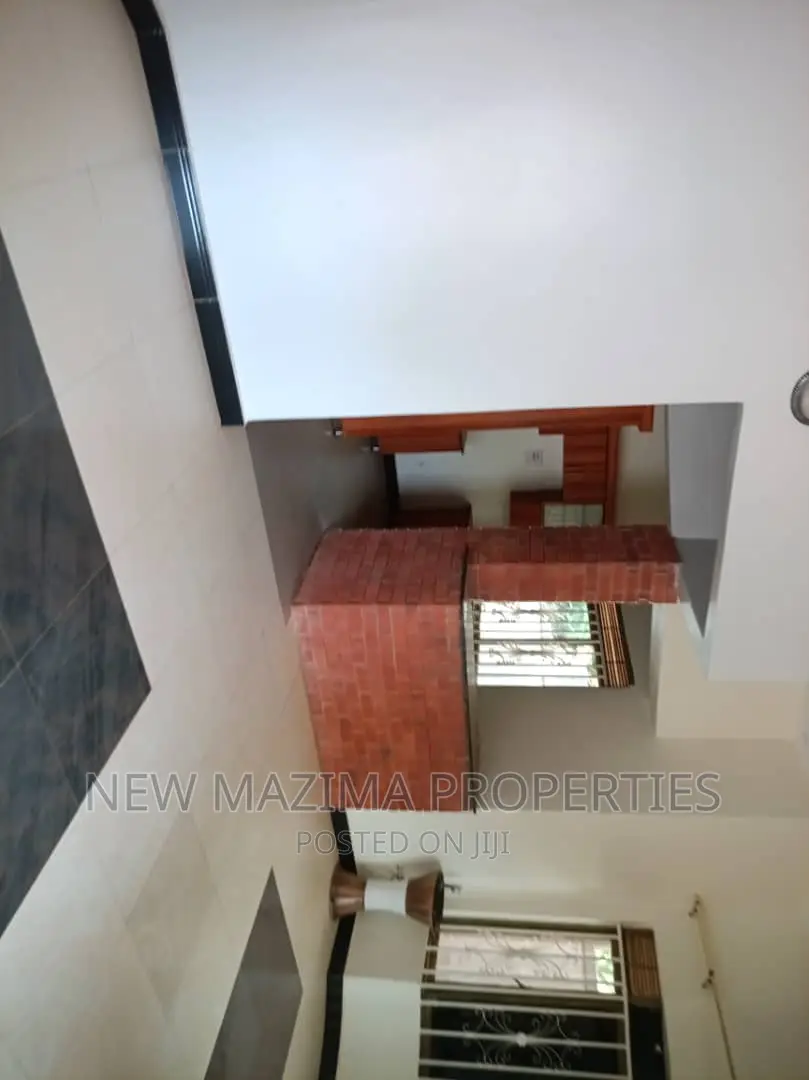3bdrm Bungalow in Kitende Ntebe Rd, Division A for sale in Division A