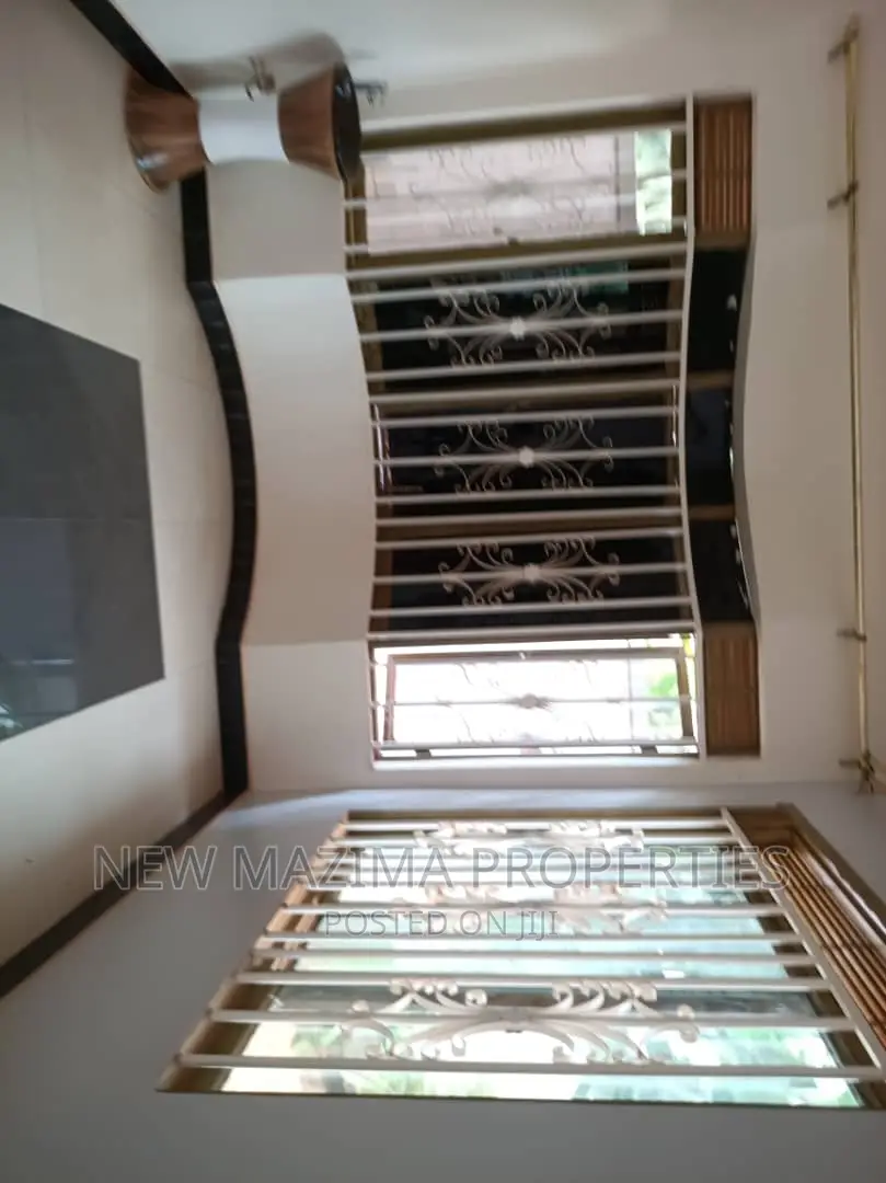 3bdrm Bungalow in Kitende Ntebe Rd, Division A for sale in Division A