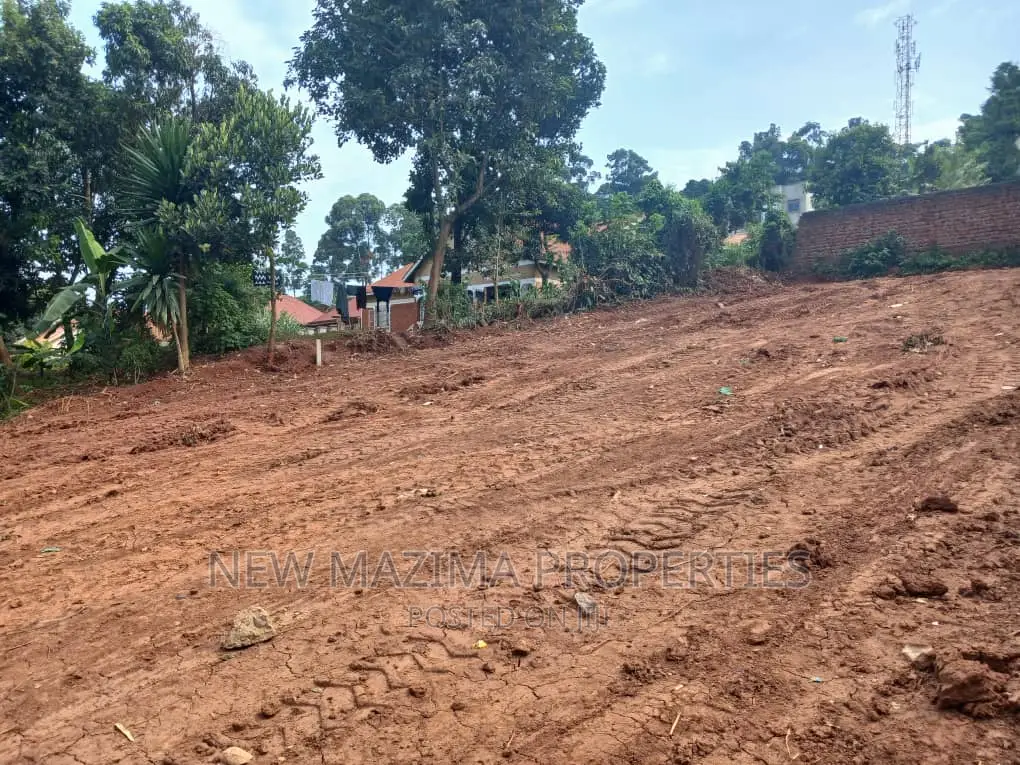 Verybeautiful Plot Quicksale Heart of Najanankumbi Ntebe Rd in Division A