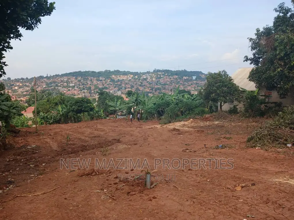 Verybeautiful Plot Quicksale Heart of Najanankumbi Ntebe Rd in Division A