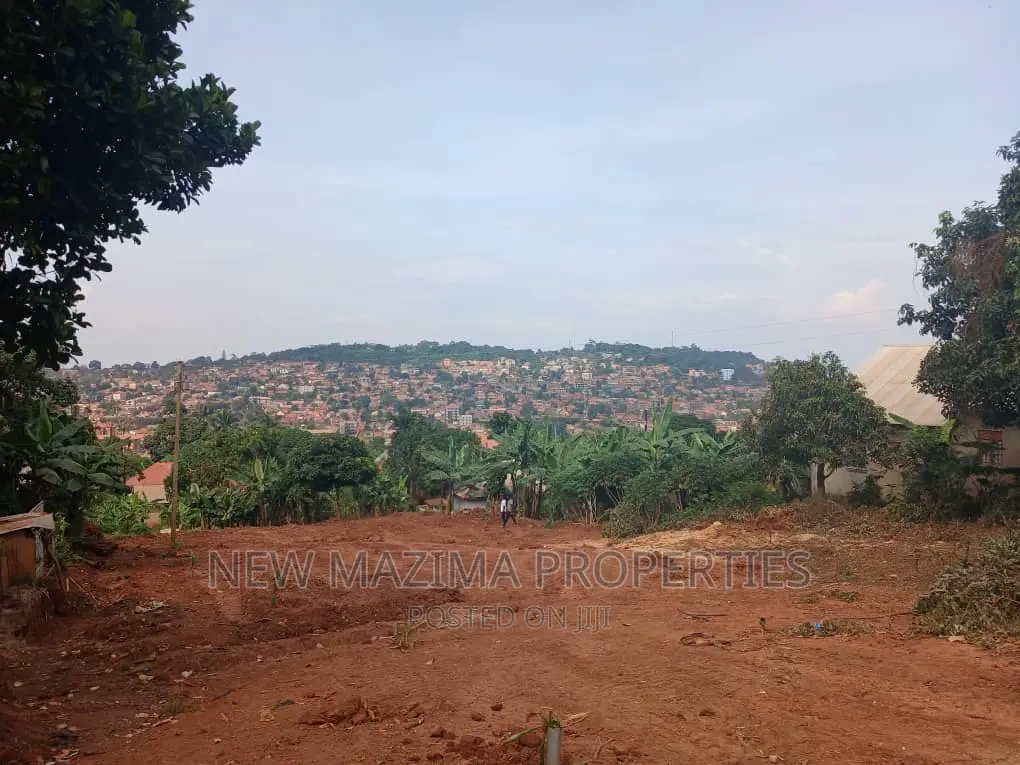 Verybeautiful Plot Quicksale Heart of Najanankumbi Ntebe Rd in Division A