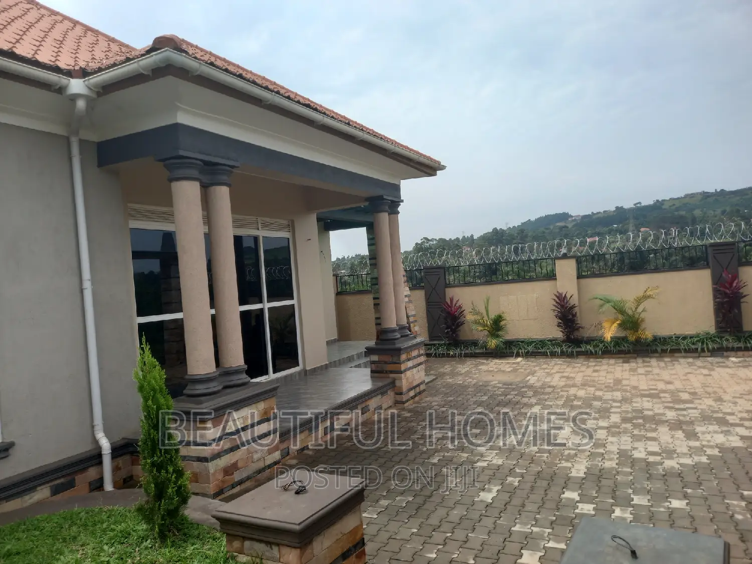 Furnished 4bdrm Bungalow in Kitende Sekiwungu, Ssabagabo-Makindye in Ssabagabo-Makindye