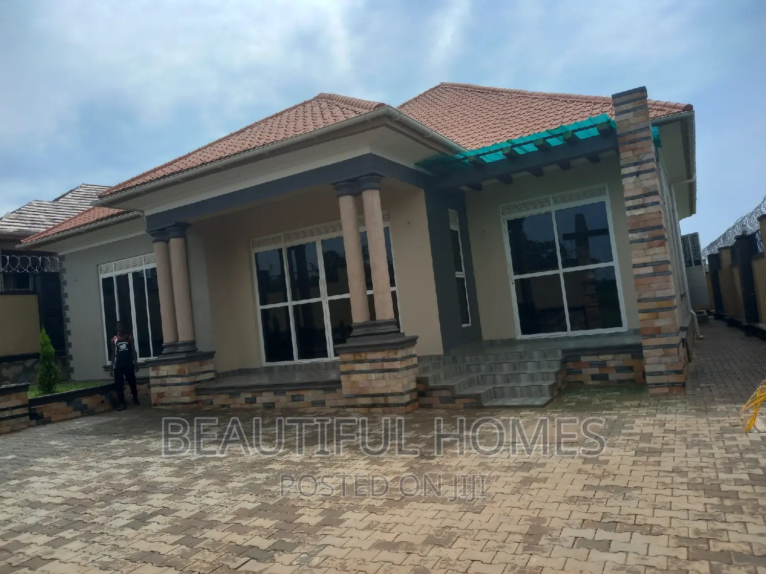 Furnished 4bdrm Bungalow in Kitende, Ssabagabo-Makindye for sale in Ssabagabo-Makindye