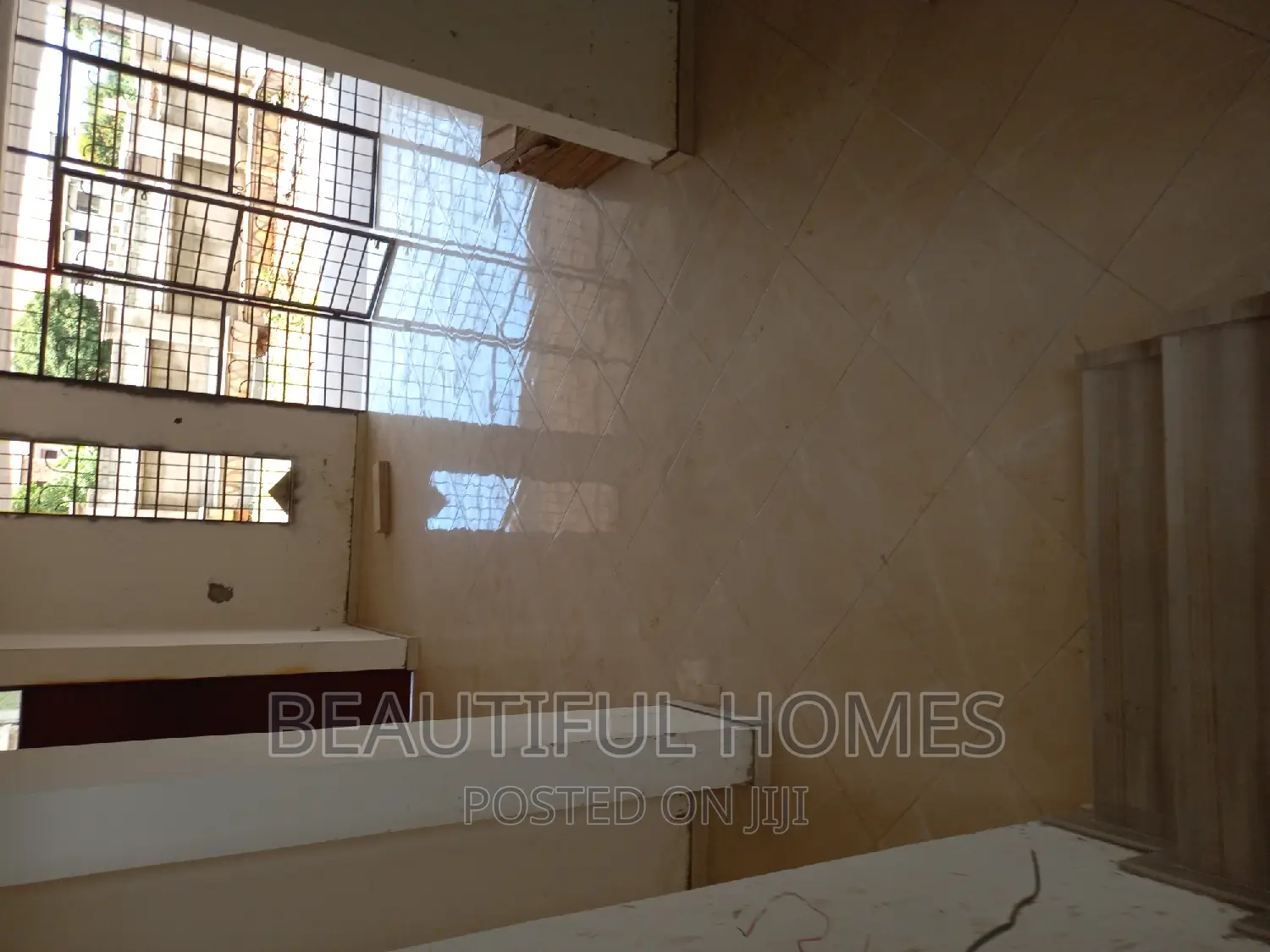 Furnished 5bdrm Mansion in Kitende, Ssabagabo-Makindye for sale in Ssabagabo-Makindye