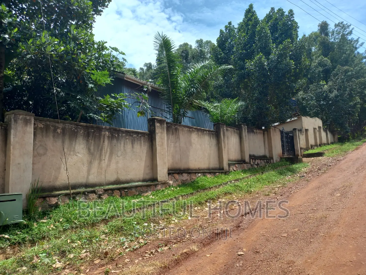 One Acre in Kitende Sekiwungu on Sell in Ssisa
