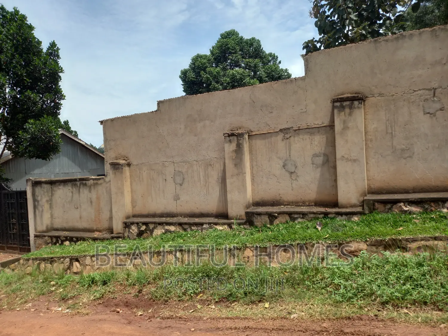One Acre in Kitende Sekiwungu on Sell in Ssisa