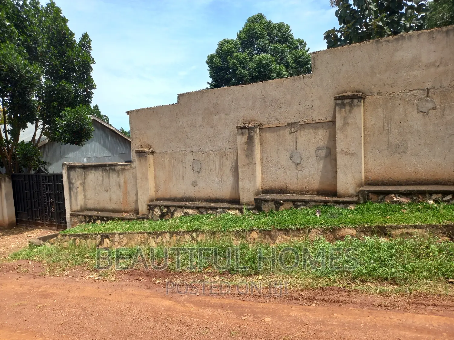 One Acre in Kitende Sekiwungu on Sell in Ssisa