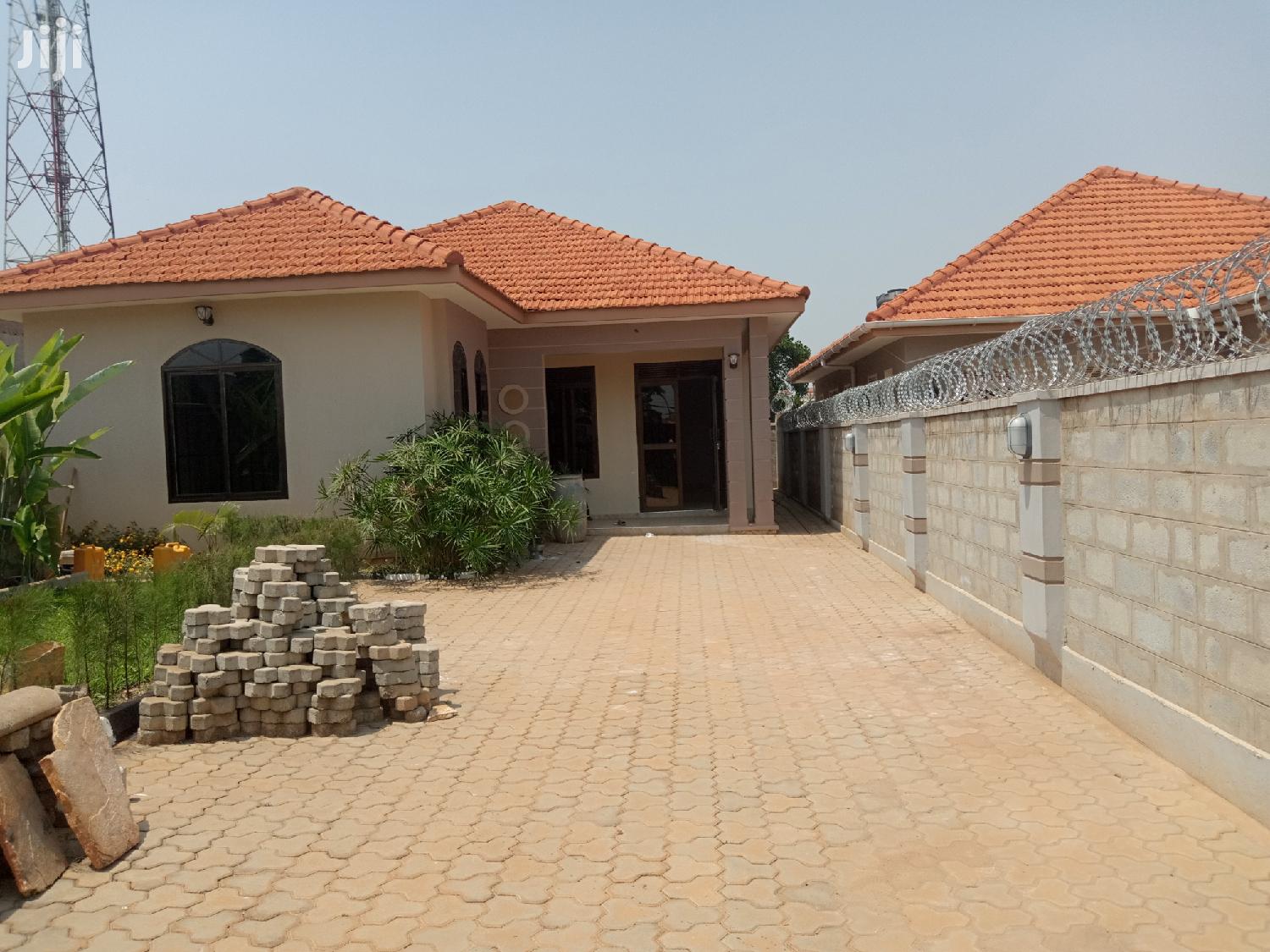 Najera Magical Beauty on This Nice Home for Quick Sell in Kampala