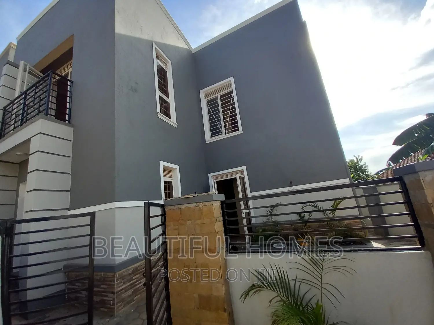 Furnished 4bdrm Maisonette in Kira Very Corporate for sale in Kira