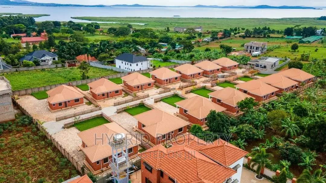 20bdrm Apartment in Bwerenga Along, Katabi for sale in Katabi