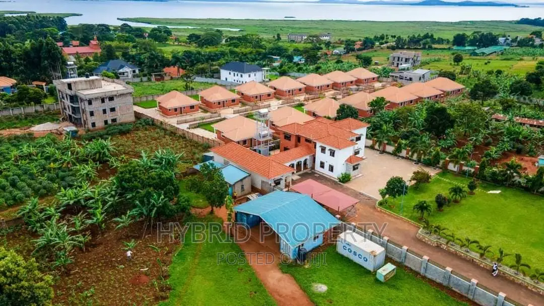 20bdrm Apartment in Bwerenga Along, Katabi for sale in Katabi