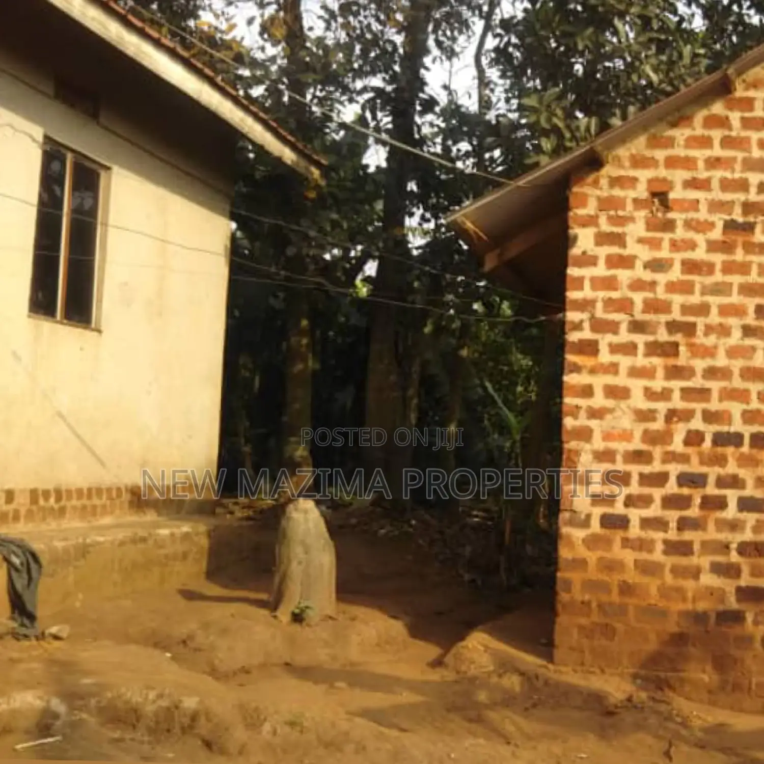 5bdrm House in Kasenge Seguku, Division A for sale in Division A