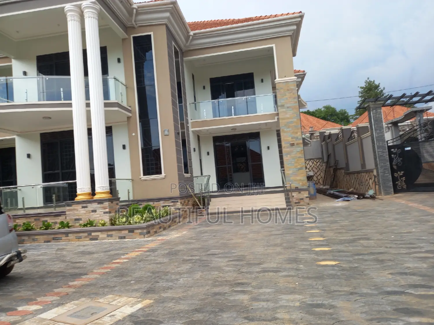 Furnished 6bdrm Mansion in Kira Minister'S for sale in Kira