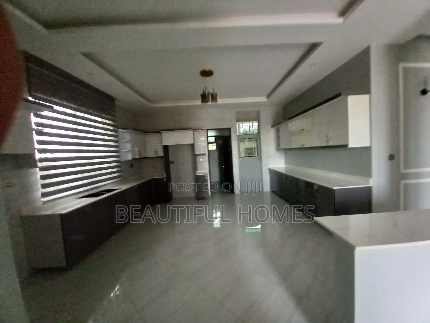 Furnished 6bdrm Mansion in Kira Upscale for sale in Kira