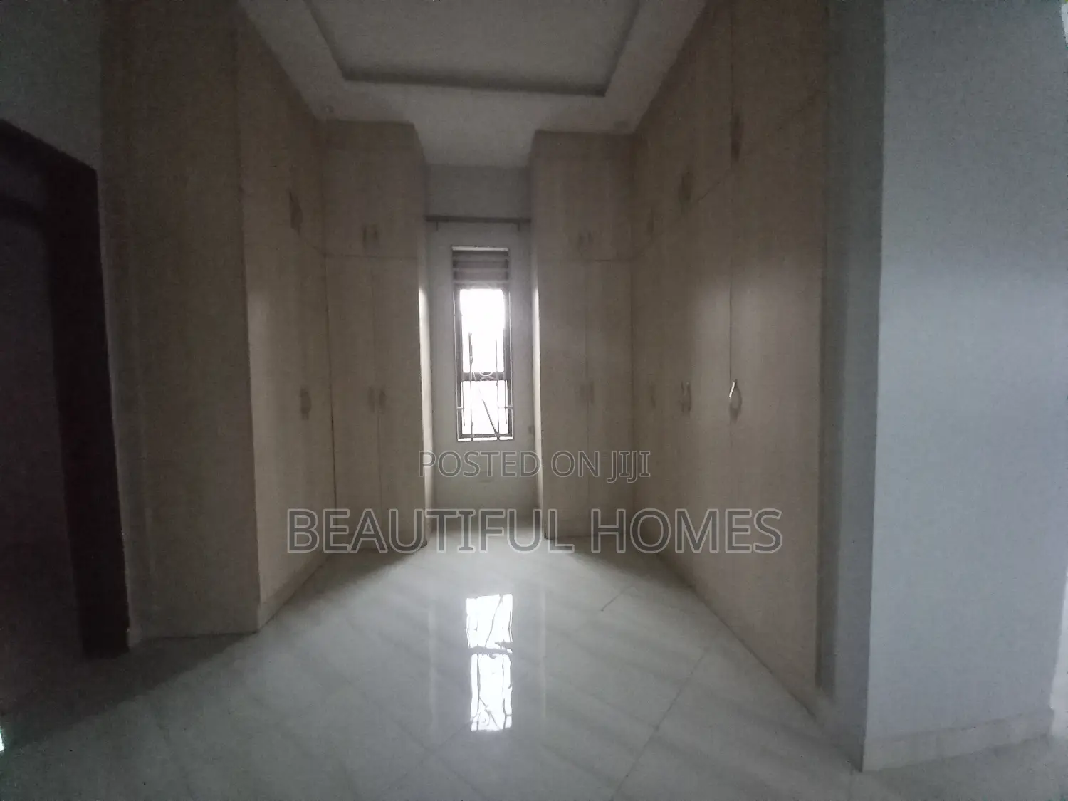 Furnished 6bdrm Duplex in Kira Gorgeous for sale in Kira