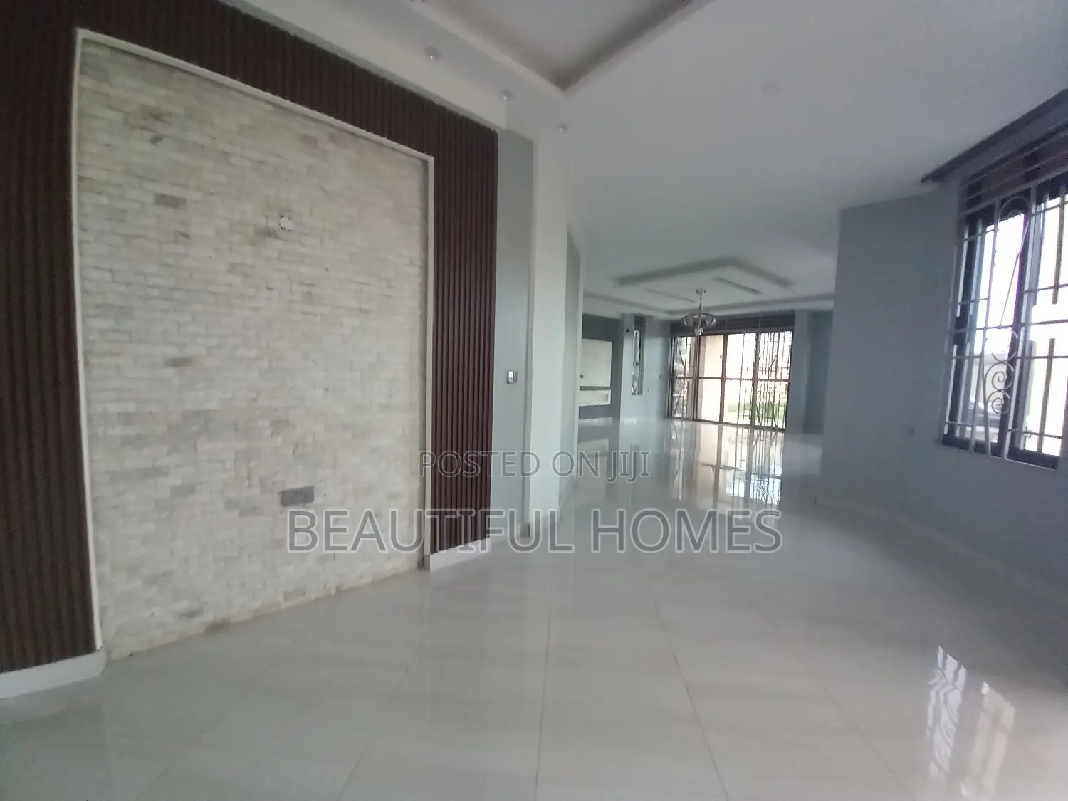 Furnished 6bdrm Duplex in Kira Gorgeous for sale in Kira