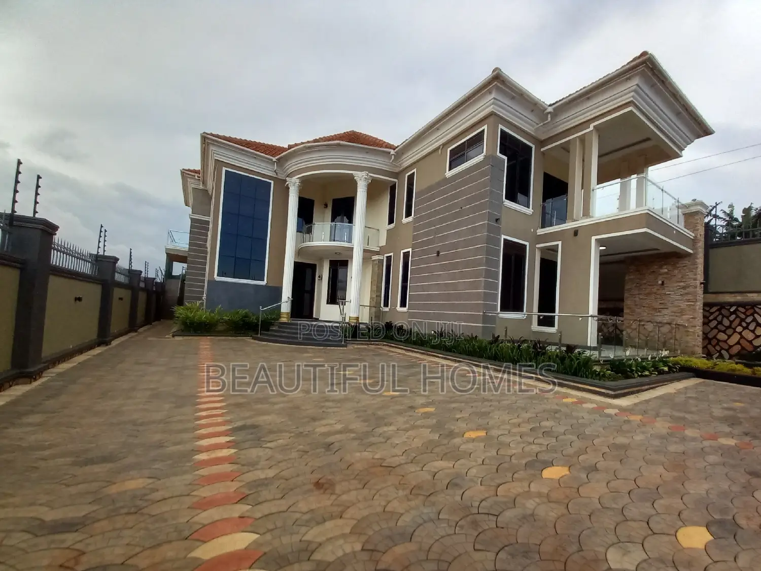 Furnished 6bdrm Duplex in Kira Gorgeous for sale in Kira