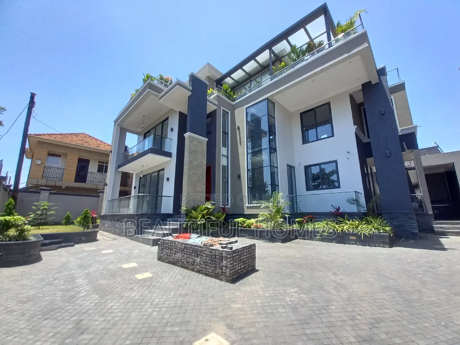 Furnished 6bdrm Duplex in Kyanja Central for sale in Central Division