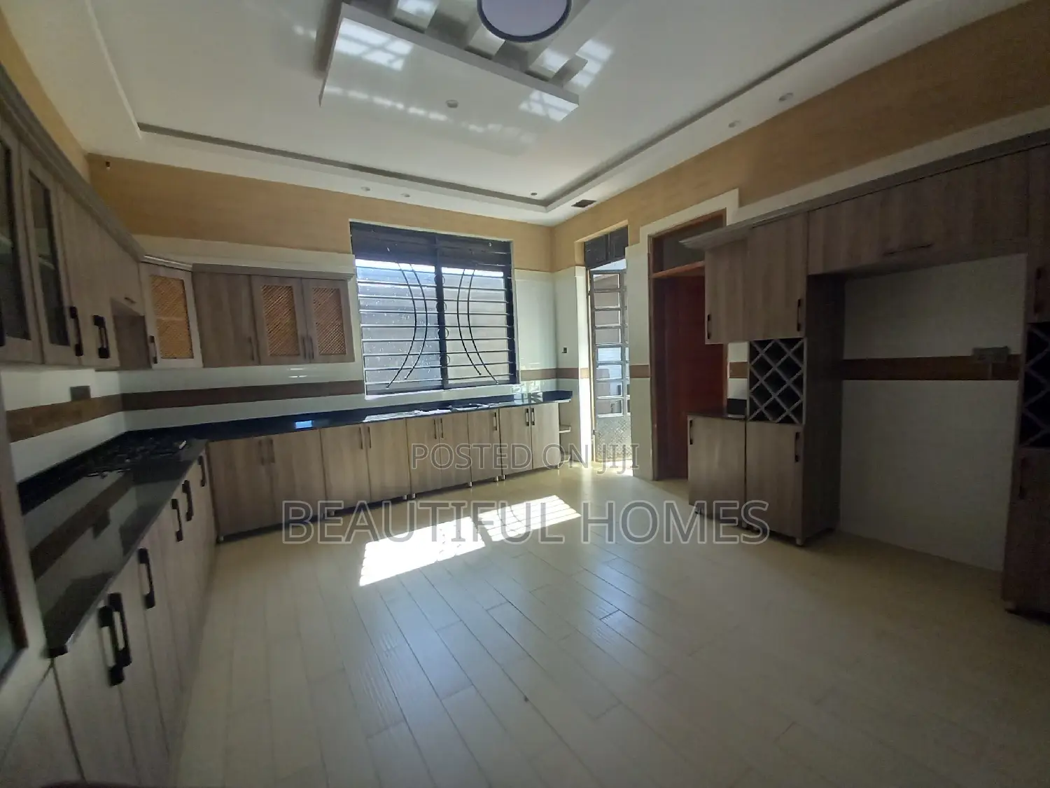 Furnished 7bdrm Mansion in Kisaasi, Nakawa for sale in Nakawa